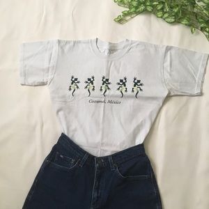 White Tourist tee 🦎